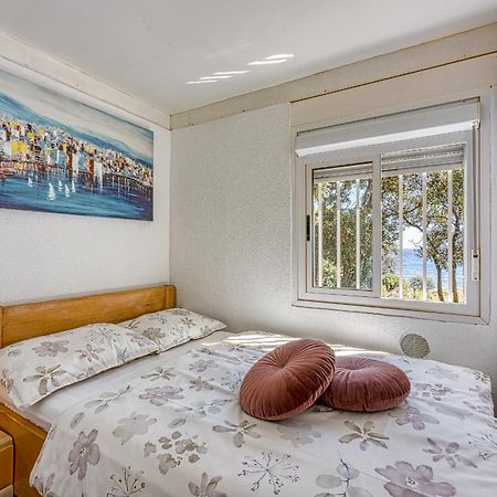 Cottage On The Kavran Beach エクステリア 写真