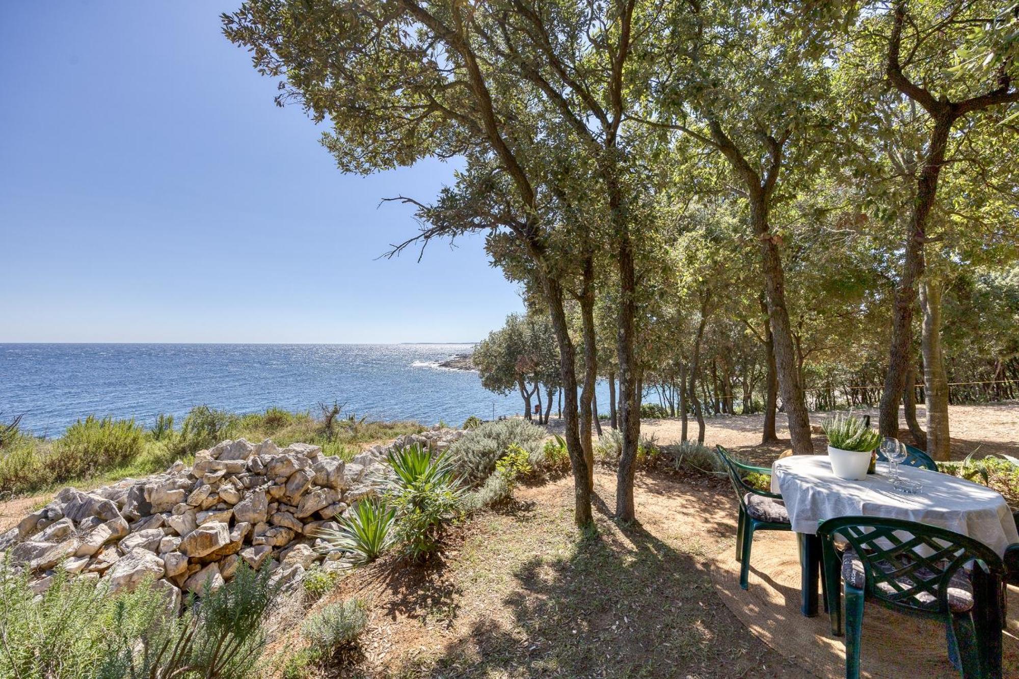 Cottage On The Kavran Beach エクステリア 写真