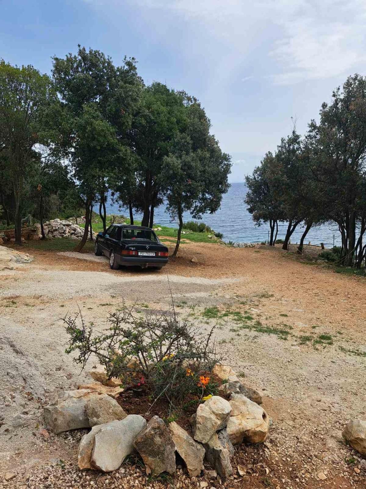 Cottage On The Kavran Beach エクステリア 写真